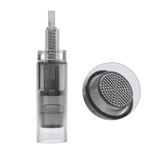 Cartouche nano, adaptée au stylo Derma Pen, utilisée pour la prestation Bbglow. Emballée individuellement et à usage unique. Uniquement pour un usage professionnel.