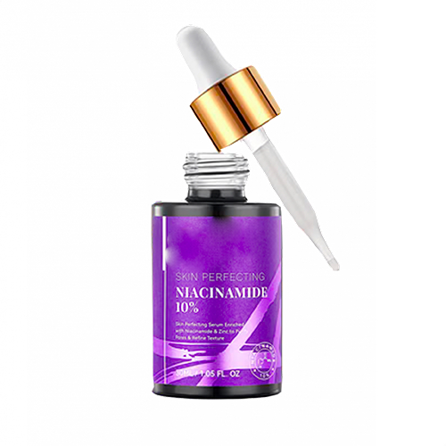 Le sérum enrichi en niacinamide agit sur l’uniformité du teint et améliore la texture cutanée pour un rendu lisse et éclatant