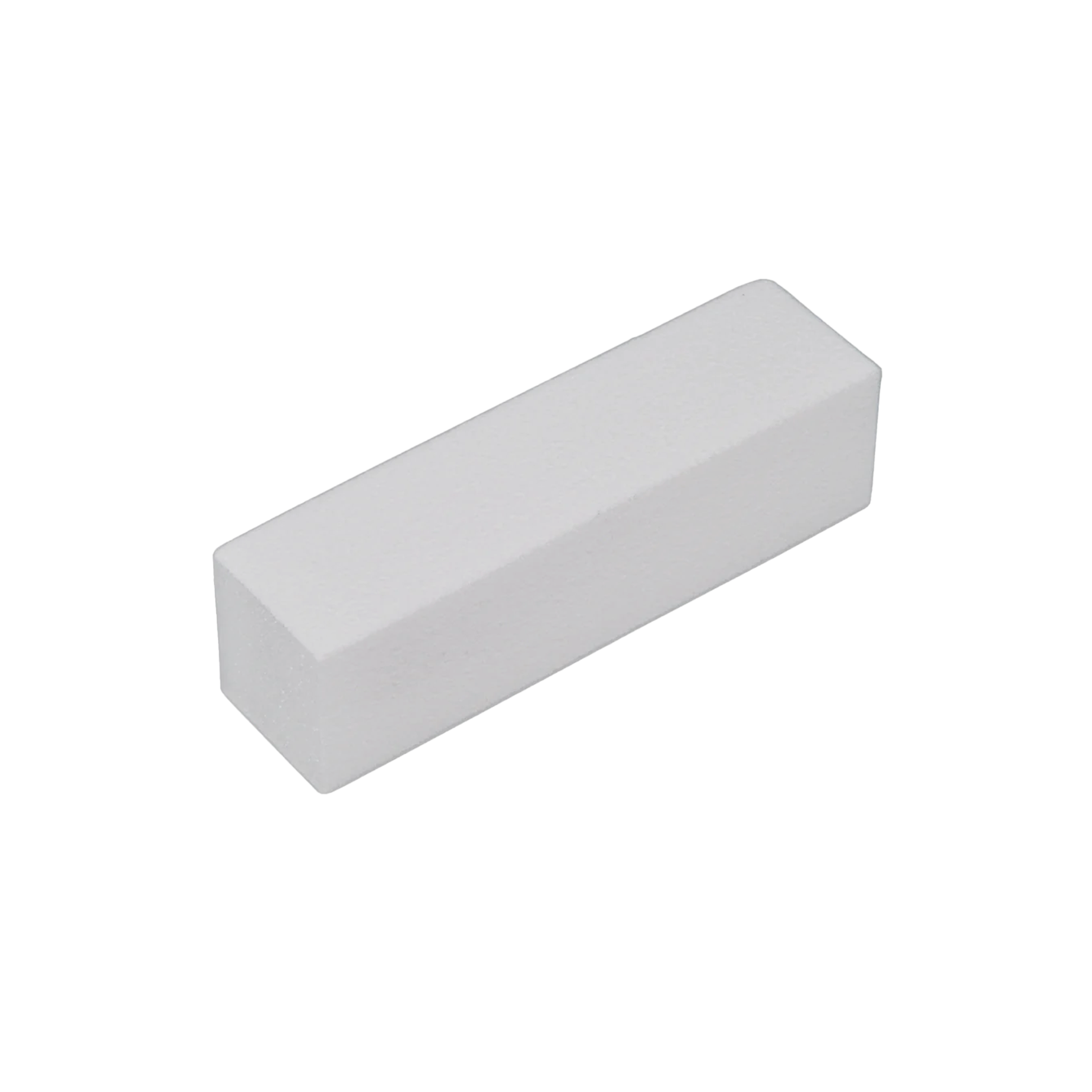 Le bloc polissoir lisse et matifie la surface de l’ongle pour optimiser l’adhérence des produits